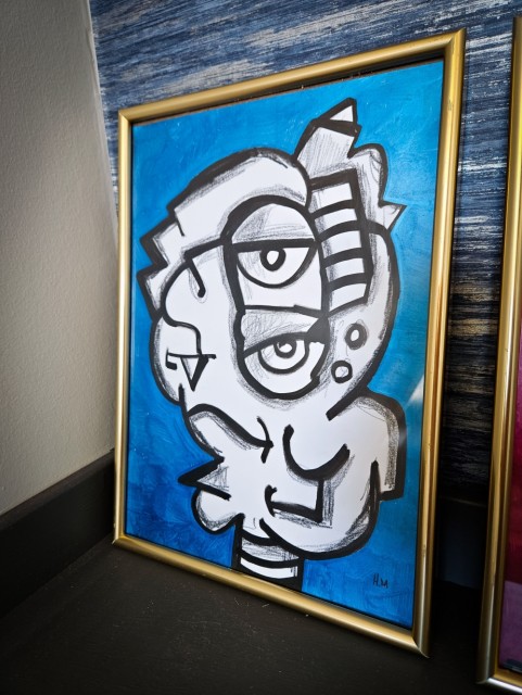 Unik kunst figur tegning med akryltusj, kullstift og maling. Mixed media kunstverk med ramme. Surrealistisk lowbrow figur med ekspresjonisme kunst stil. 